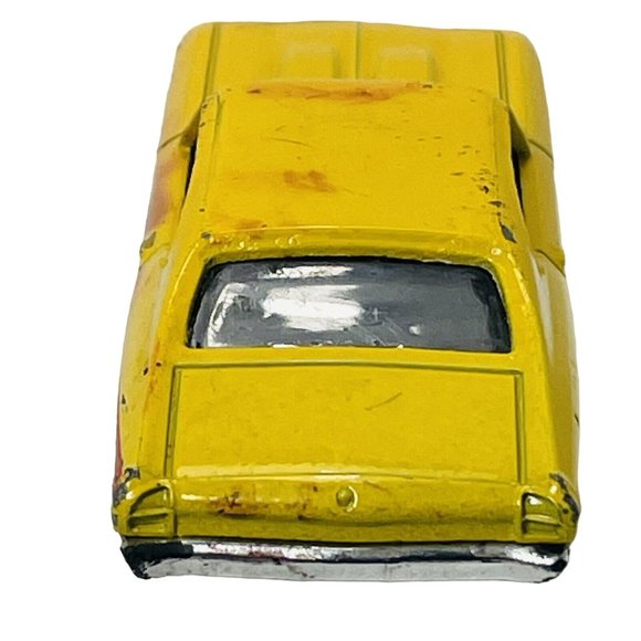 HOT WHEELS MUSCLE 1969 CHEVELLE SS 396 YELLOW Redline On Rims Coupe - Picture 7 of 13